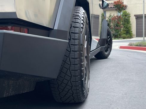 Used 2024 Tesla Cybertruck AWD Crew Cab image 12