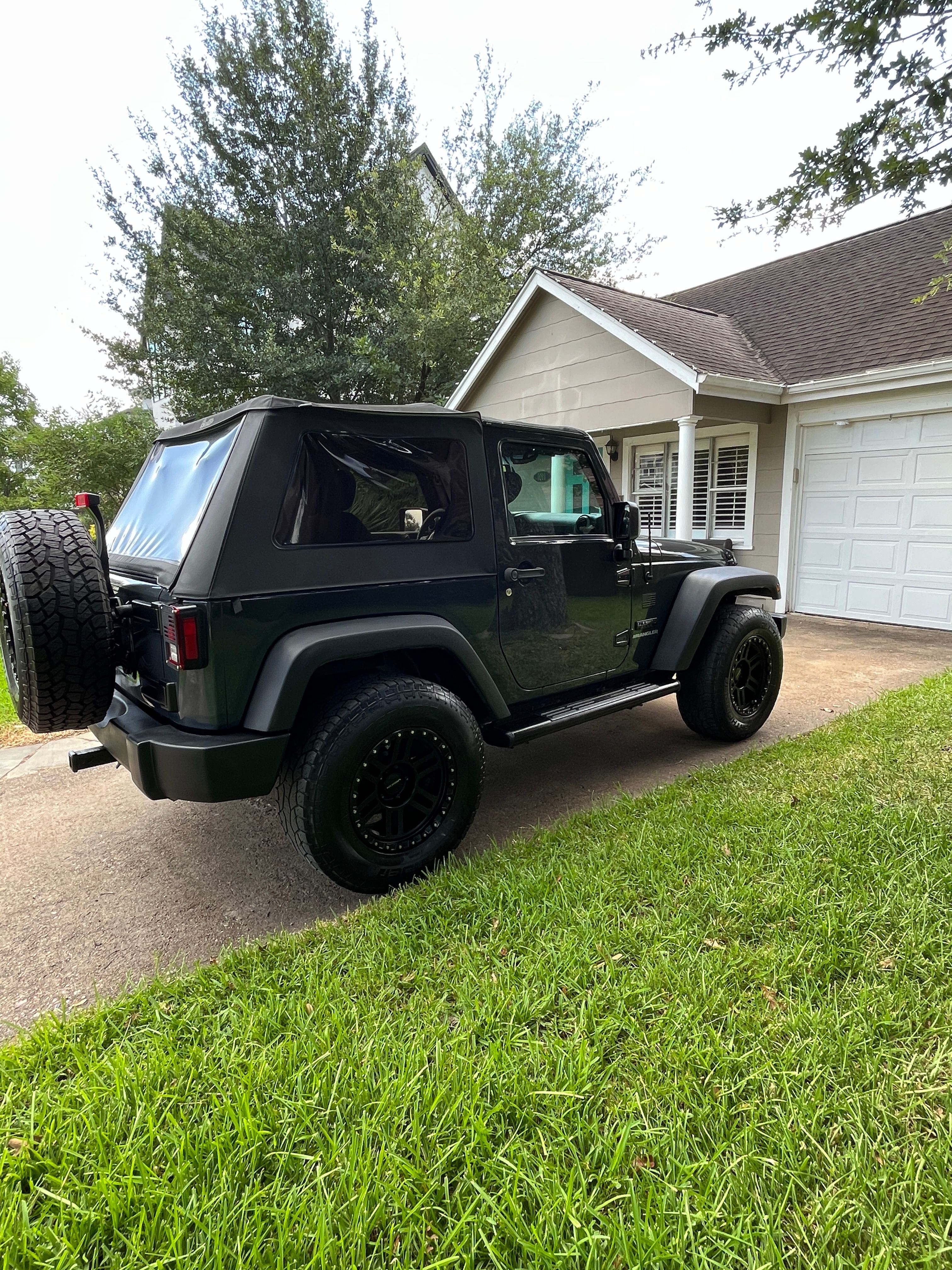 Used 2017 Jeep Wrangler Sport w/ Quick Order Package 24S AWD/4WD image 8