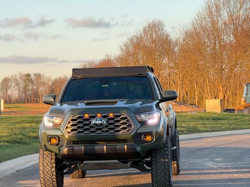 Used 2021 Toyota Tacoma TRD Off-Road AWD/4WD image 12