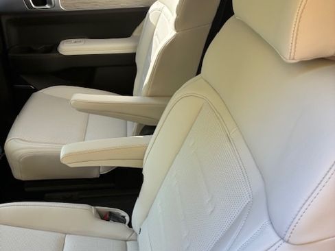 Used 2024 Hyundai Santa Fe Calligraphy image 8