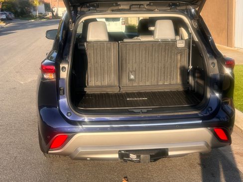 Used 2021 Toyota Highlander Platinum AWD/4WD image 4