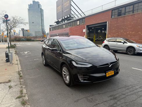 Used 2020 Tesla Model X Long Range image 4