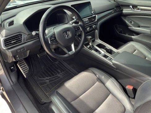 Used 2018 Honda Accord Sport image 15