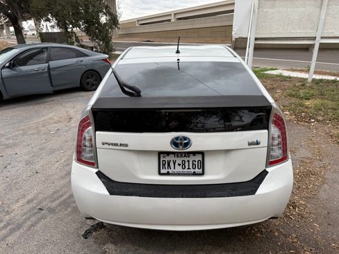 Used 2014 Toyota Prius Four image 5