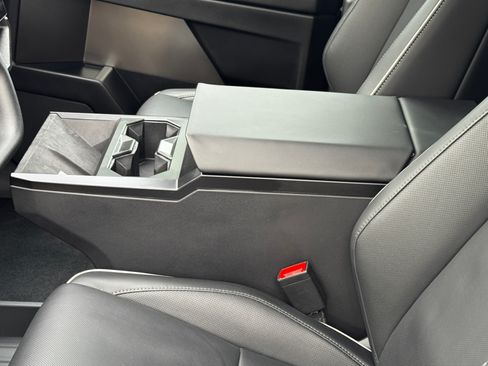 Used 2025 Tesla Cybertruck AWD Crew Cab image 24