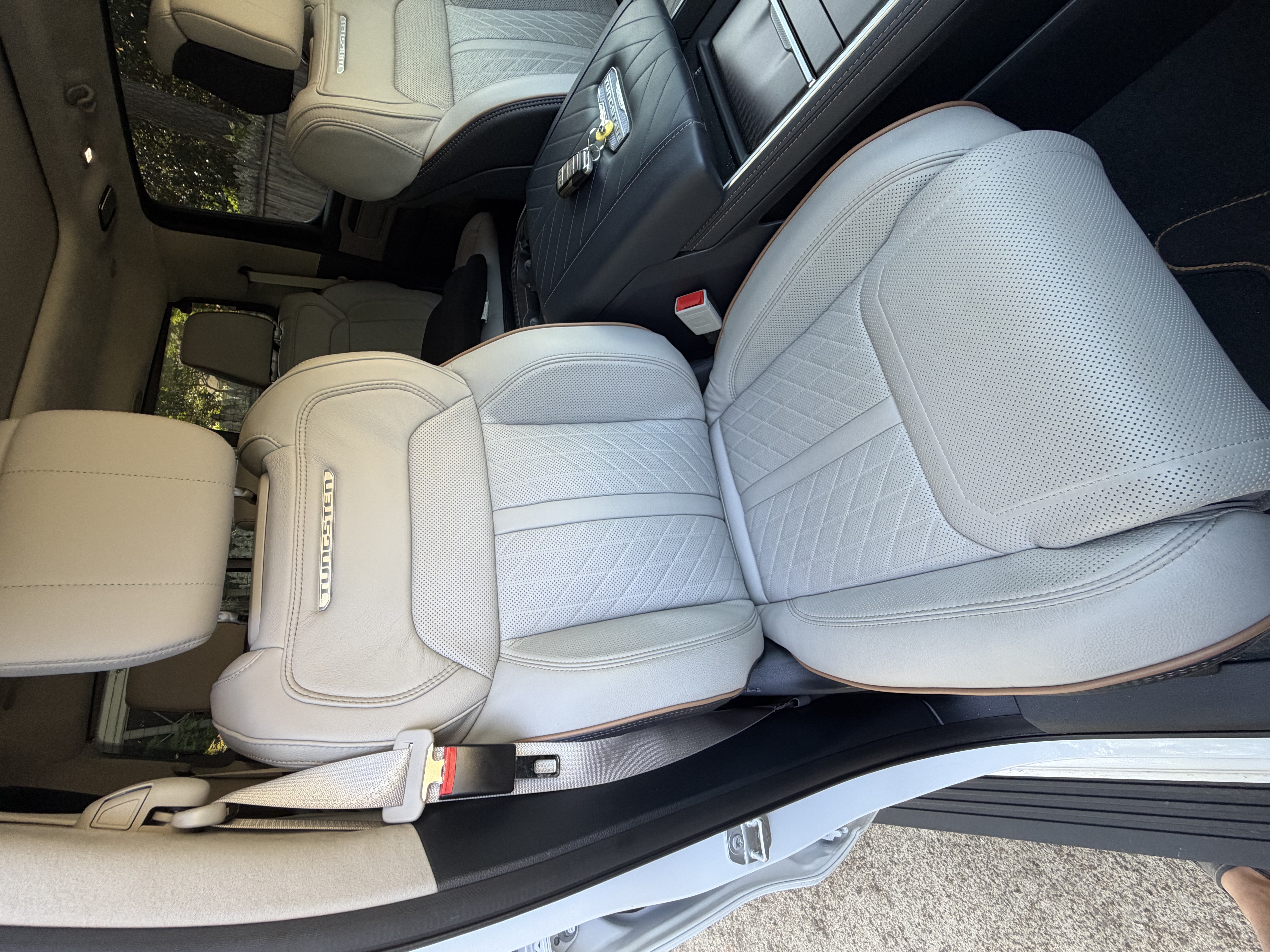 Used 2025 RAM 1500 Tungsten AWD/4WD image 8