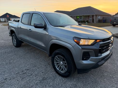 Used 2024 Chevrolet Colorado LT w/ LT Convenience Package image 4
