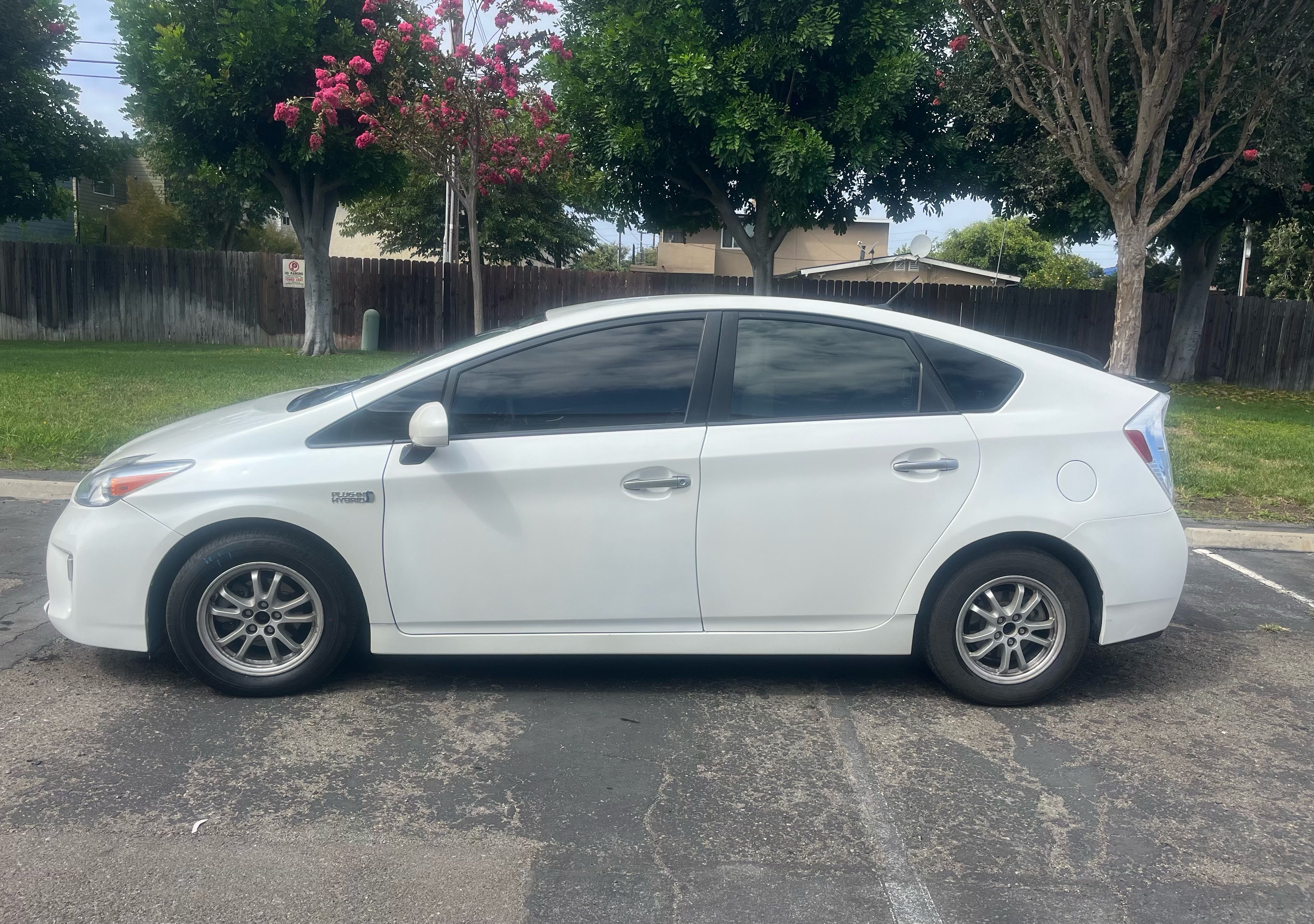 Used 2014 Toyota Prius Prime Plug-In Hybrid FWD image 2