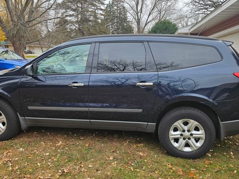 Used 2011 Chevrolet Traverse LS image 4