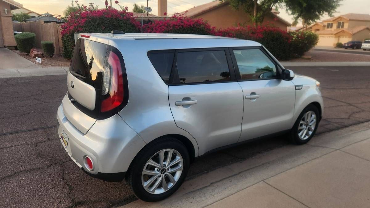 Used 2018 Kia Soul + FWD image 6