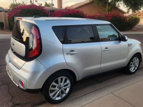 Used 2018 Kia Soul + FWD image 5