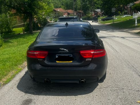 Used 2019 Jaguar XE Premium image 20