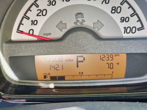 Used 2013 smart fortwo passion RWD image 14