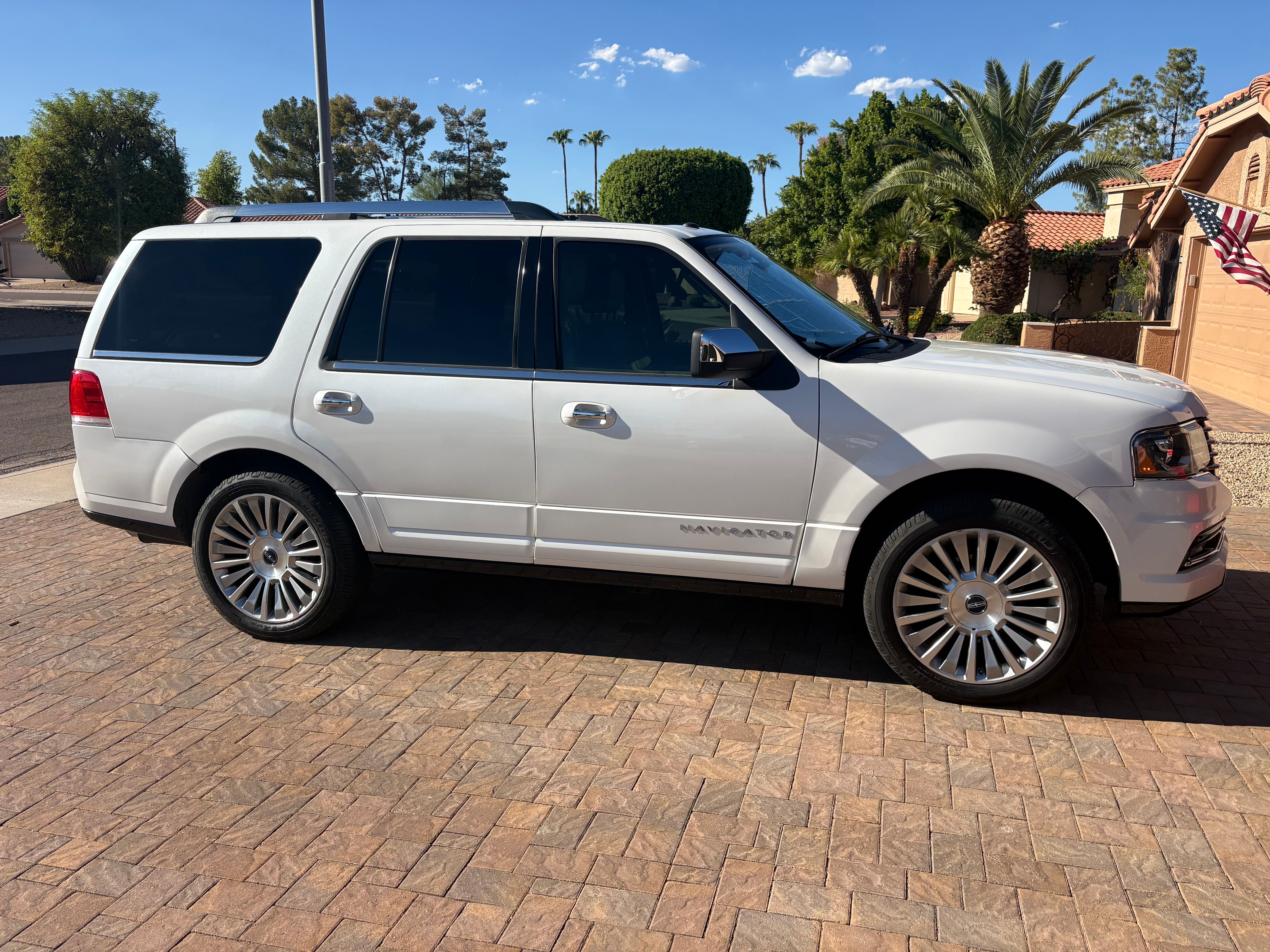Used 2015 Lincoln Navigator 4WD w/ Equipment Group 101A Reserve image 2