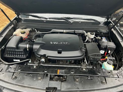 Used 2018 Chevrolet Colorado Z71 w/ Z71 Midnight Edition image 9