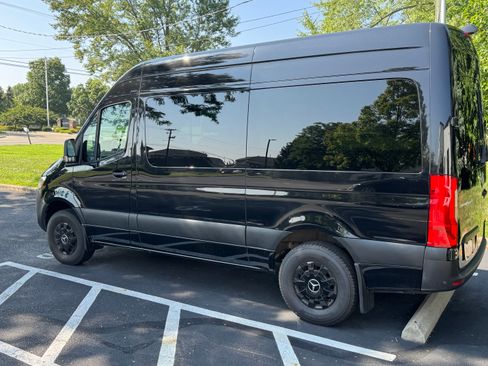 Used 2019 Mercedes-Benz Sprinter 1500 image 4