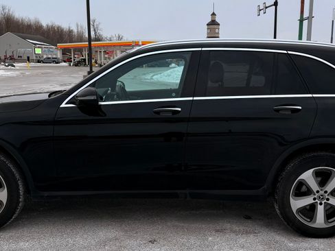 Used 2019 Mercedes-Benz GLC 300 4MATIC image 4
