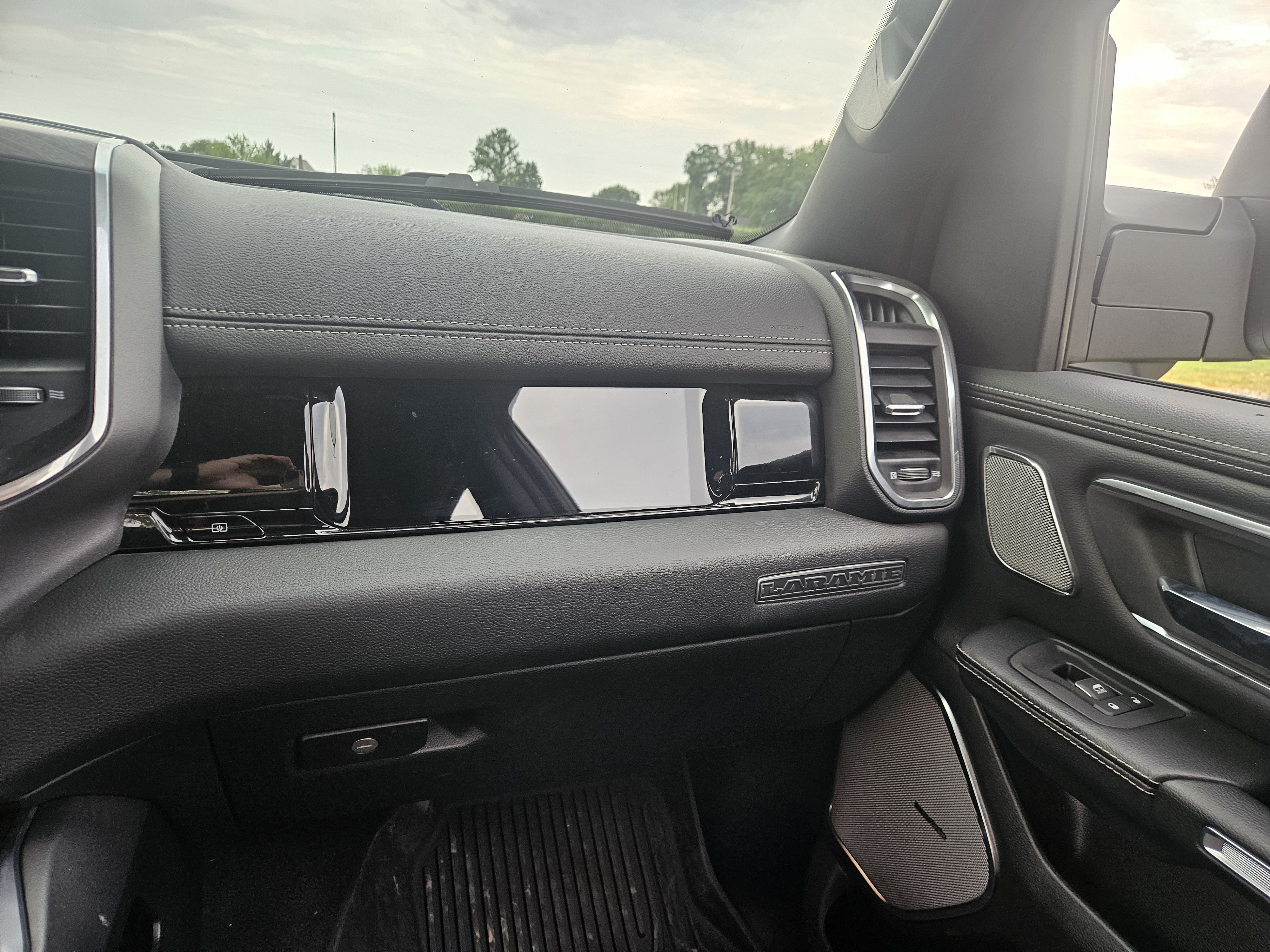 Used 2025 RAM 1500 Laramie w/ Night Edition AWD/4WD image 25