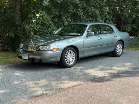 Used 2004 Lincoln Town Car Ultimate RWD image 17