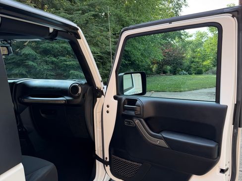 Used 2015 Jeep Wrangler Sport w/ Quick Order Package 24S AWD/4WD image 12