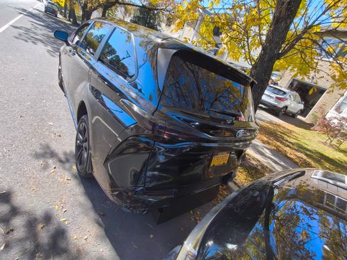 Used 2021 Toyota Sienna XSE image 8