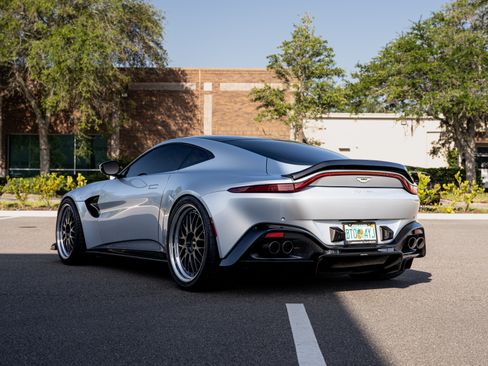 Used 2019 Aston Martin V8 Vantage Coupe RWD image 12