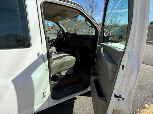Used 2008 GMC Savana 2500 image 18