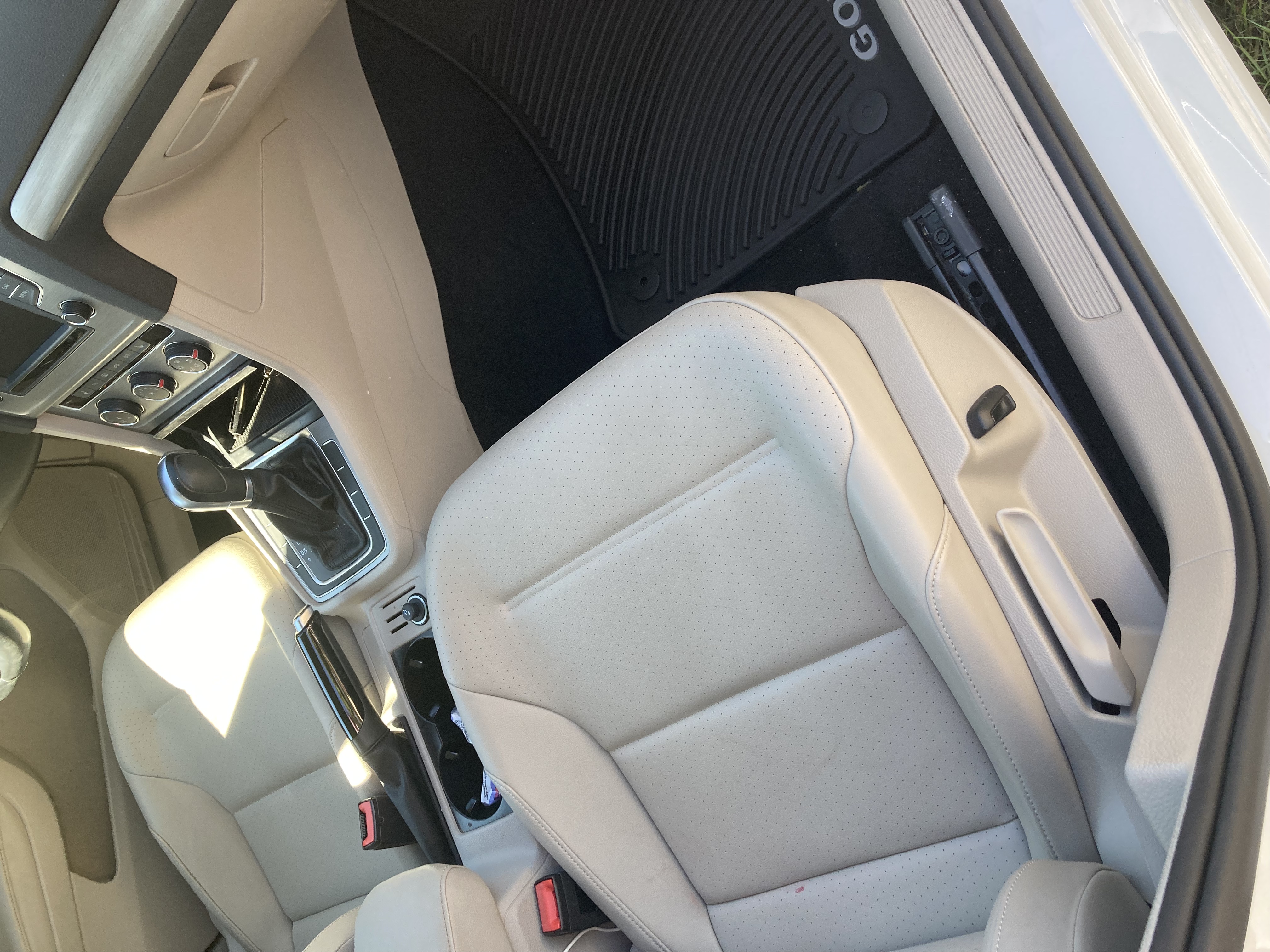 Used 2017 Volkswagen Golf SE FWD image 9