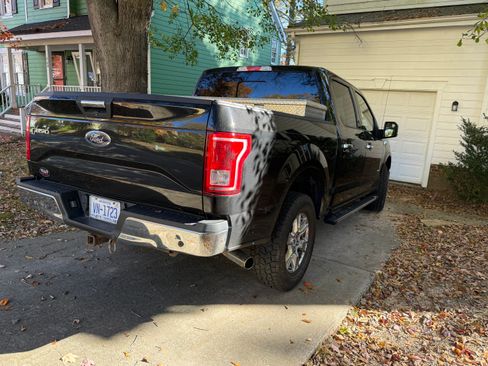 Used 2015 Ford F150 XLT w/ Equipment Group 302A Luxury image 4