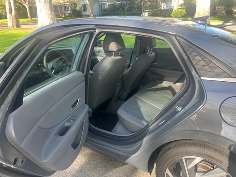 Used 2024 Hyundai Elantra SEL w/ Convenience Package image 9