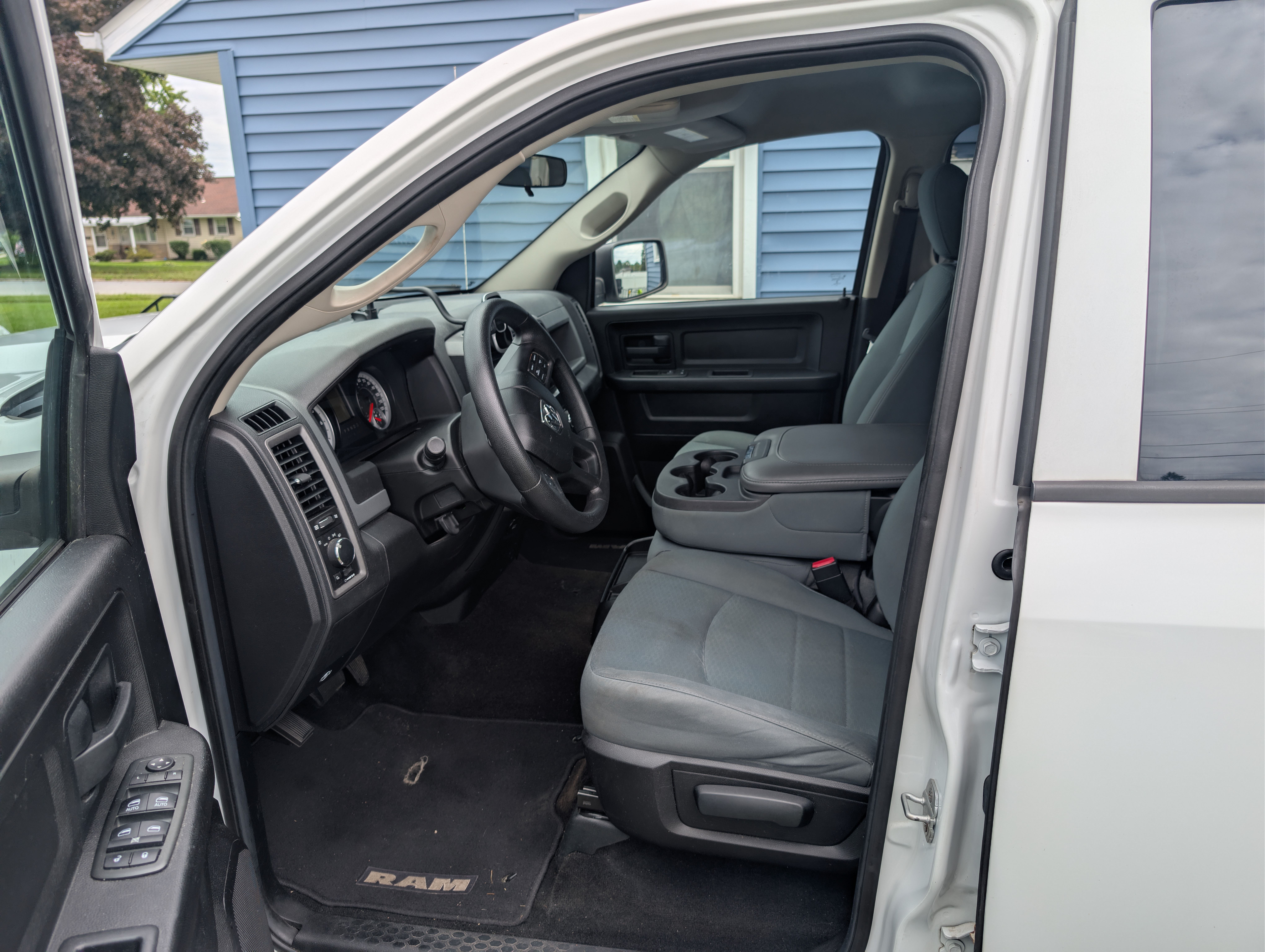 Used 2014 RAM 1500 ST AWD/4WD image 13