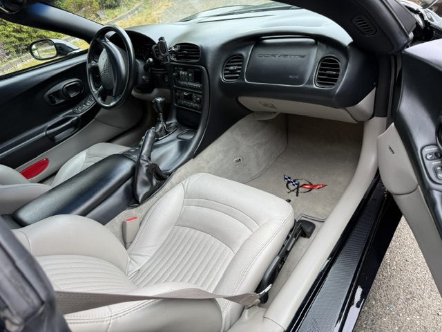 Used 2004 Chevrolet Corvette Coupe w/ Preferred Equipment Group RWD image 21