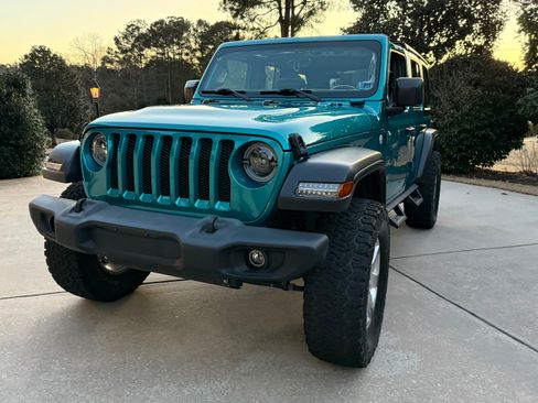 Used 2019 Jeep Wrangler Unlimited Sport S image 2