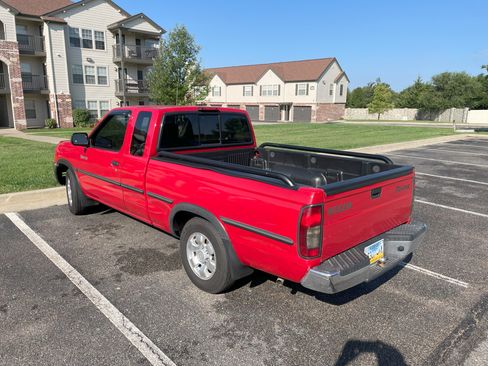 Used 2000 Nissan Frontier XE image 6