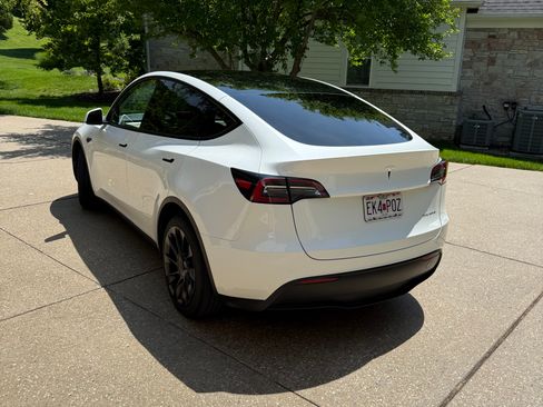 Used 2023 Tesla Model Y Long Range AWD/4WD image 6