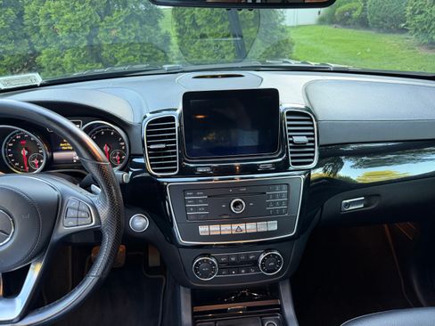 Used 2017 Mercedes-Benz GLS 450 4MATIC image 6