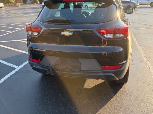 Used 2022 Chevrolet TrailBlazer LS FWD image 2