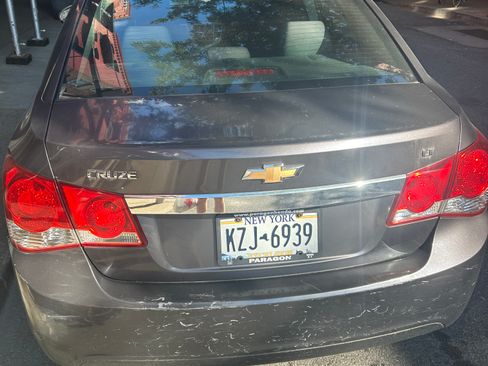 Used 2011 Chevrolet Cruze LT image 11