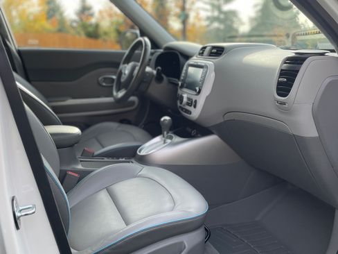 Used 2015 Kia Soul EV + image 17