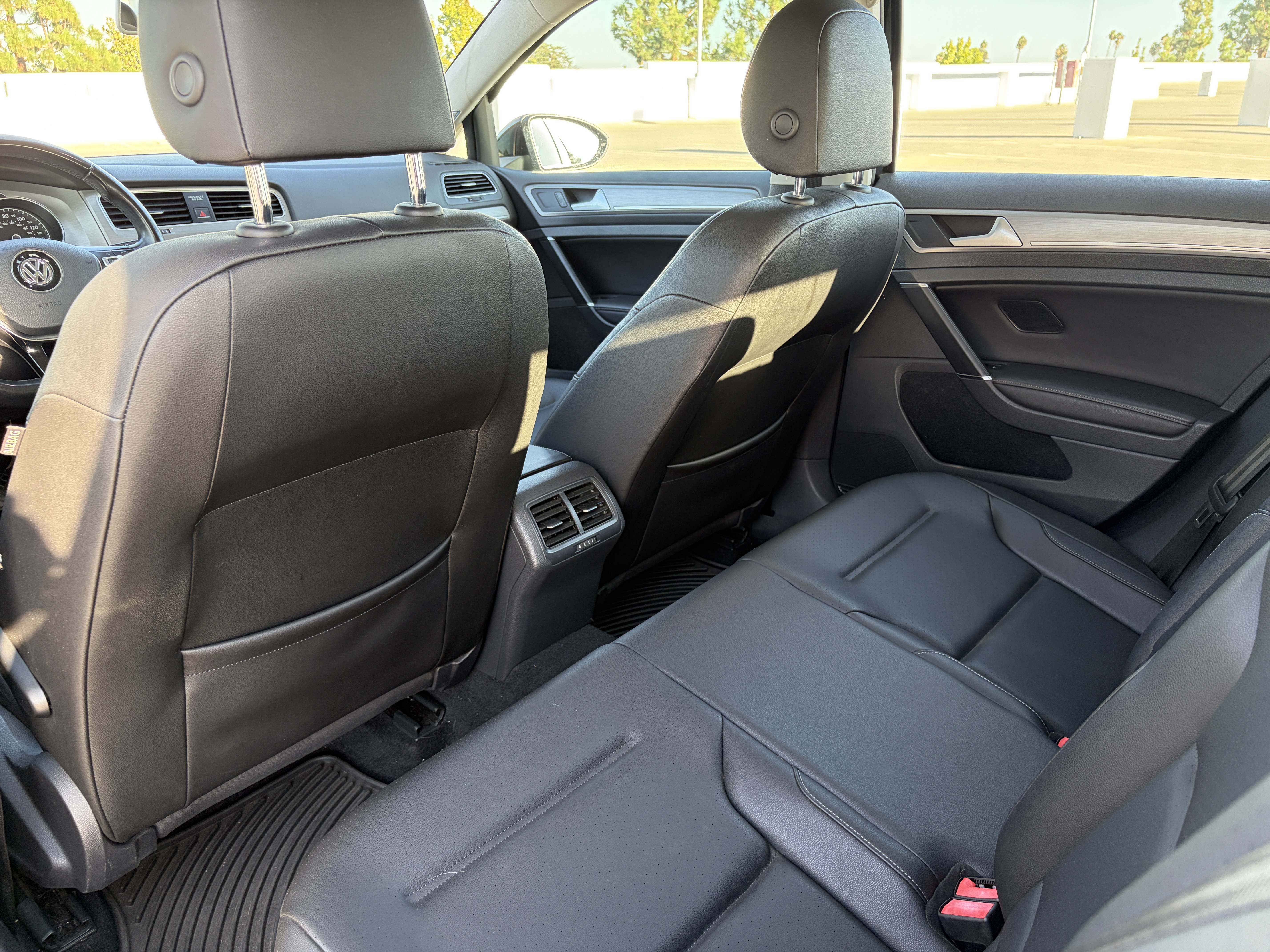 Used 2016 Volkswagen Golf SE w/ Lighting Package FWD image 29
