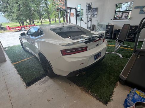 Used 2018 Chevrolet Camaro SS RWD image 5