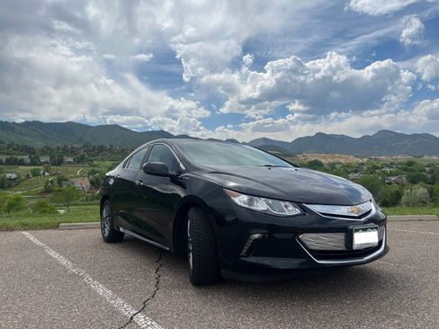Used 2017 Chevrolet Volt LT image 1