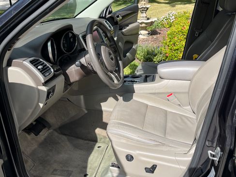 Used 2012 Jeep Grand Cherokee Laredo RWD image 10