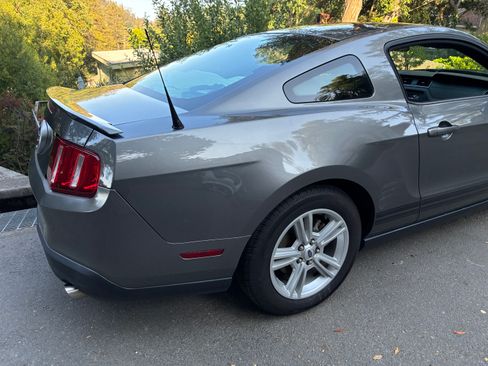 Used 2010 Ford Mustang Coupe image 10
