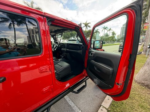 Used 2022 Jeep Gladiator Overland w/ Popular Equipment Package image 12