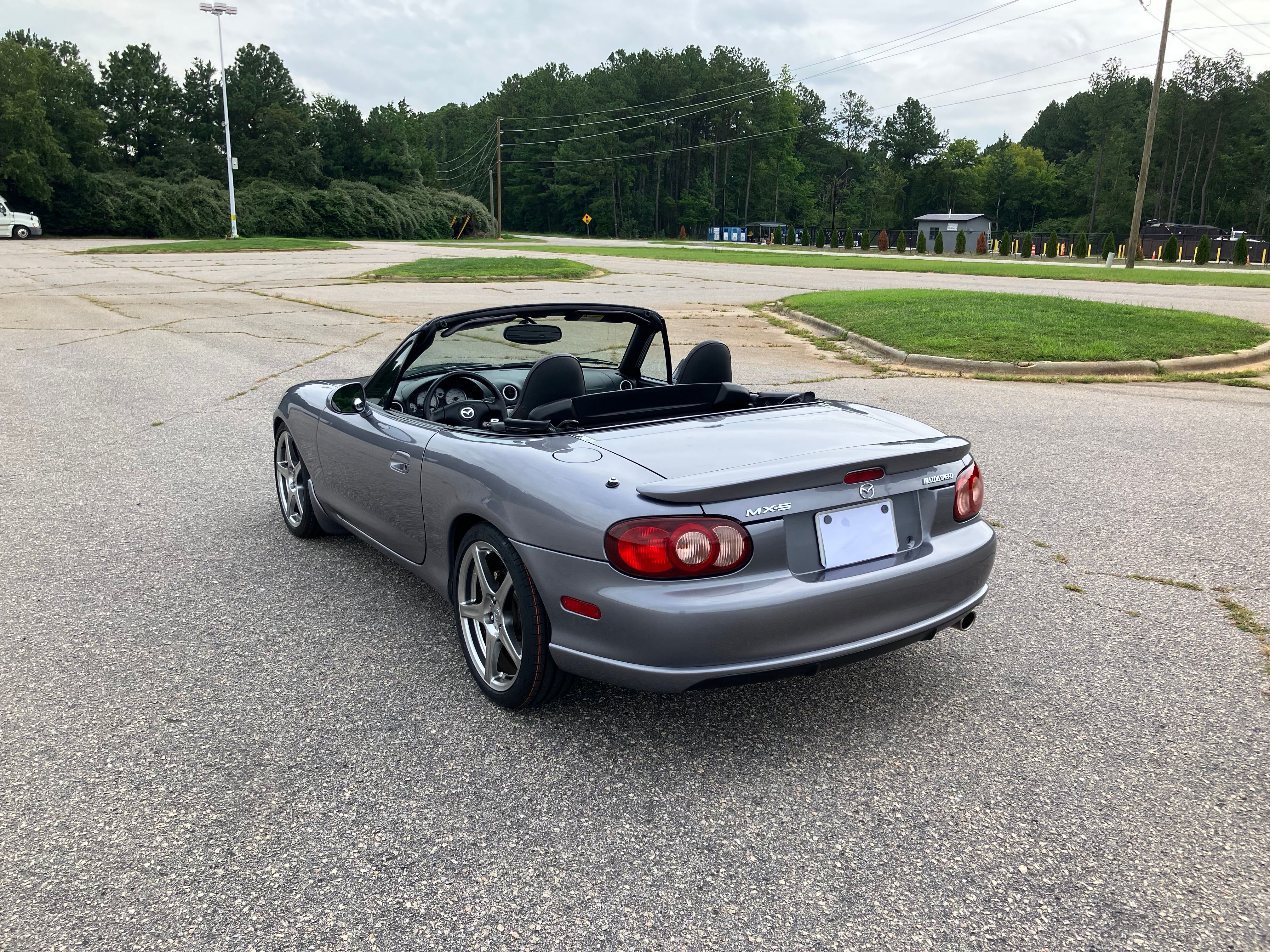 Used 2004 MAZDA MX-5 Miata MAZDASPEED w/ Grand Touring Pkg RWD image 20