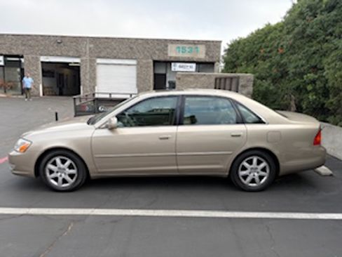 Used 2000 Toyota Avalon XLS FWD image 6