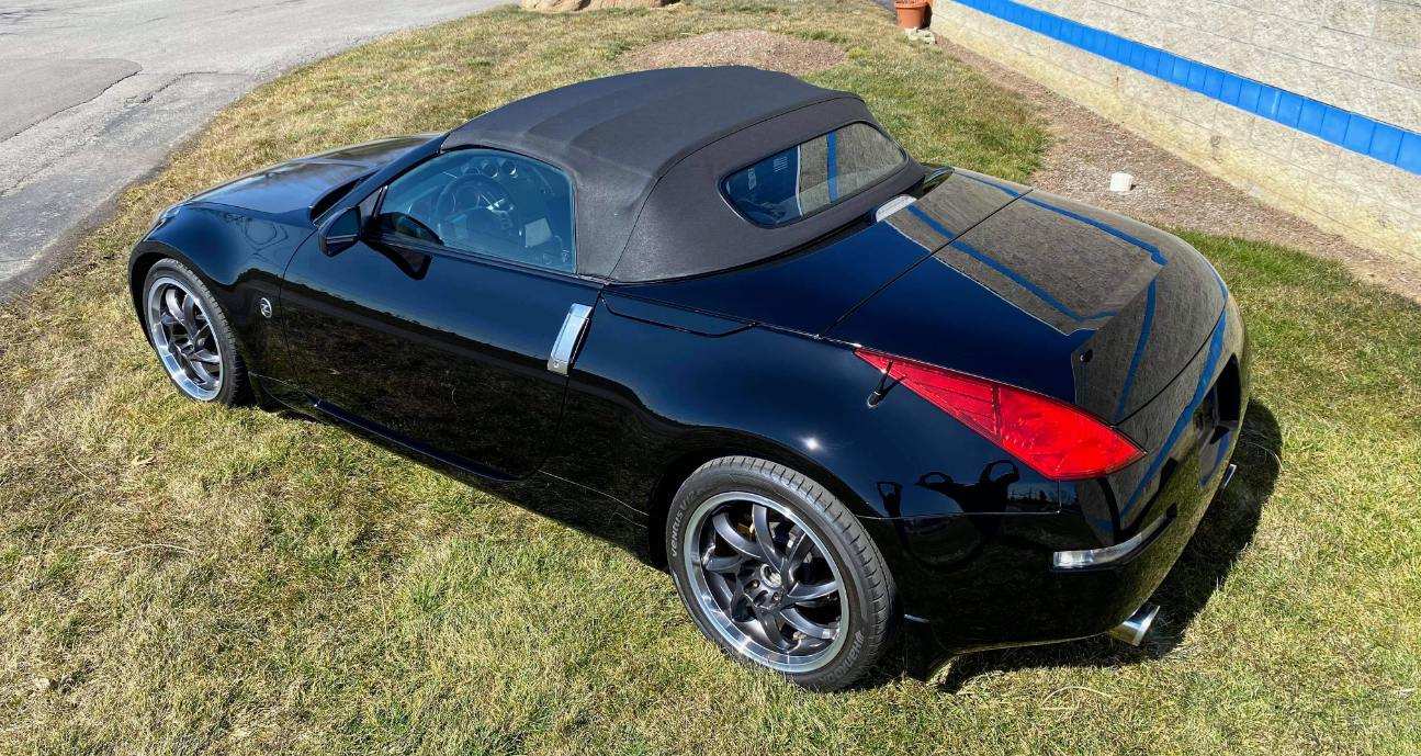 Used 2004 Nissan 350Z Touring RWD image 4