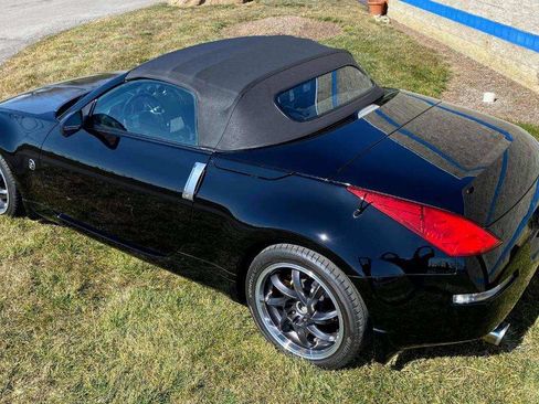 Used 2004 Nissan 350Z Touring RWD image 4