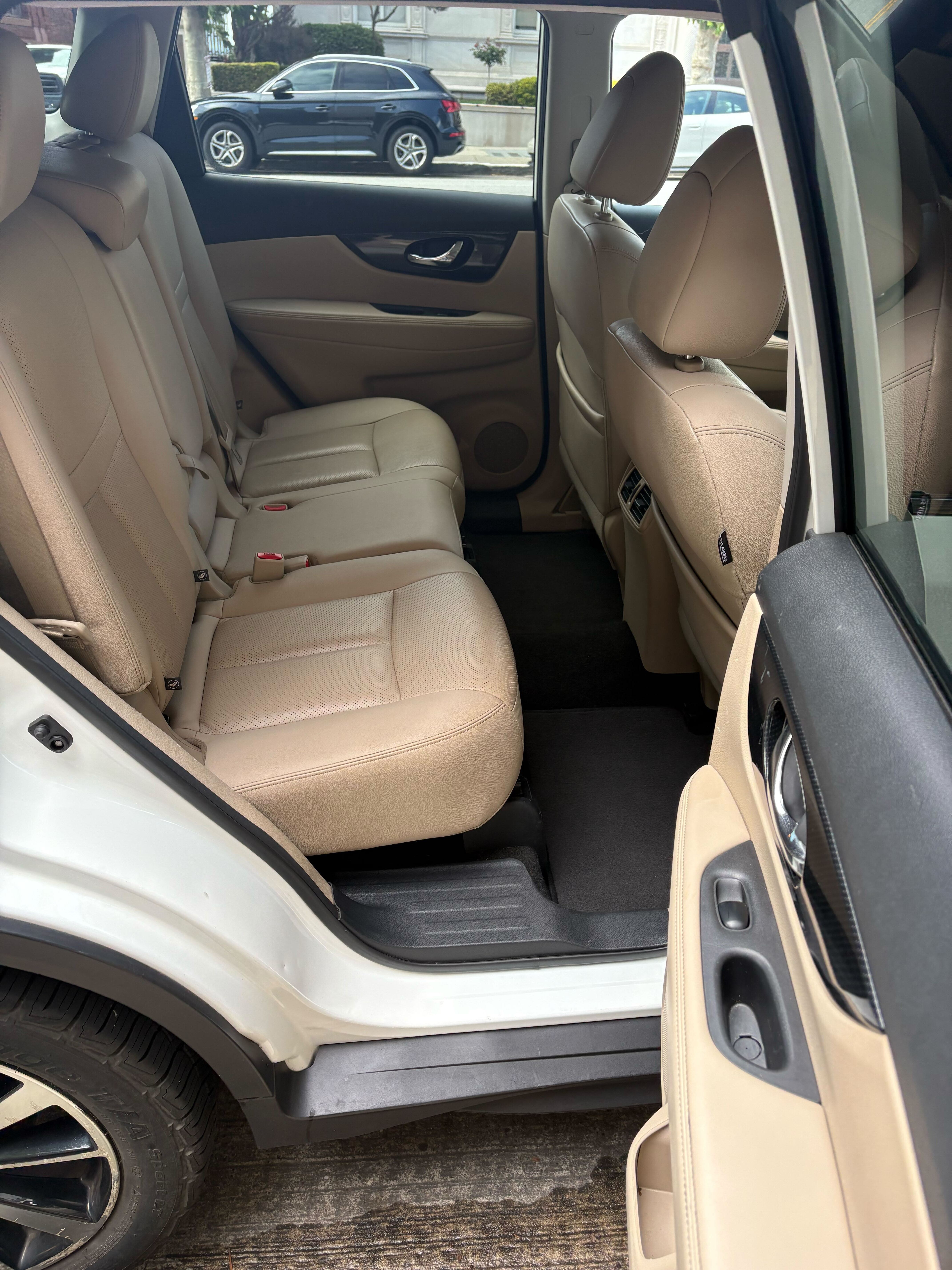 Used 2019 Nissan Rogue SL w/ Premium Package AWD/4WD image 2
